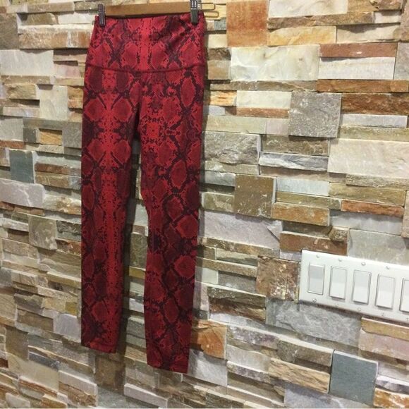 LULULEMON ATHLETICA Sport Capris - Picture 2 of 6